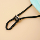 Chapéu com Cordinha e Abertura para Orelhas de Gatos e Cachorros